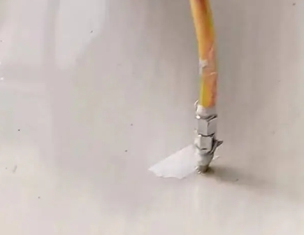 红桥瓷砖空鼓维修公司专业解答在瓷砖铺贴过程中，如果使用的砂料过粗（如全部使用了粗砂），可能会导致以下问题